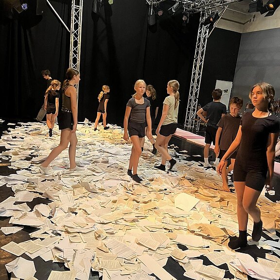 Tag2_1-c-TheaterfabrikWeiz.jpg
